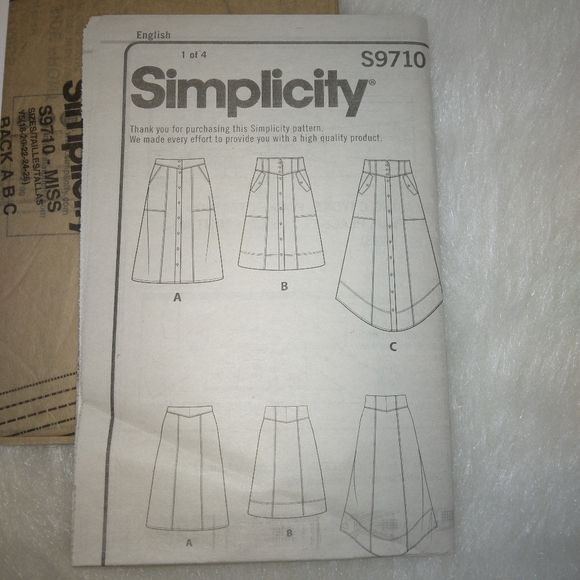 Simplicity S9710 Misses Button front skirts with pockets, 3 variations S… - Picture 4 of 5